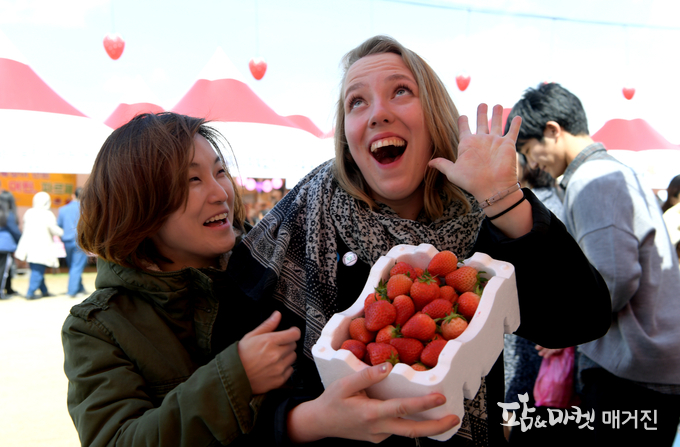 논산딸기 원더풀~ 외국인도 홀딱 반한 논산딸기! 맛있어요!