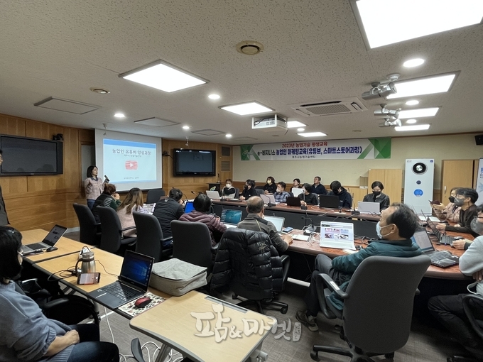 여주시농업기술센터는 '2023 농업기술 평생교육'을 통해 농업인의 온라인 마케팅 역량 강화에 나섰다. 