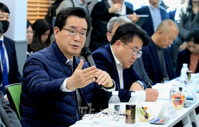 정황근 농림축산식품부 장관이 14일 청양 칠성에너지화시설서 열린 '농업,농촌 신재생에너지 현장 간담회'서 과감한 제도 개선을 다짐했다. 