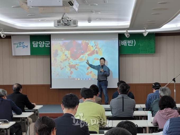 담양군은 제16기 농업인대학 '딸기 수경재배반' 개설로 명품 딸기 생산에 나선다. 