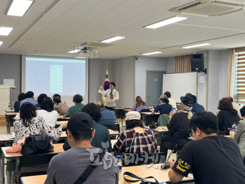 거제시농업기술센터는 농업인의 온라인 마케팅 역량 향상을 위한 교육을 추진한다. 