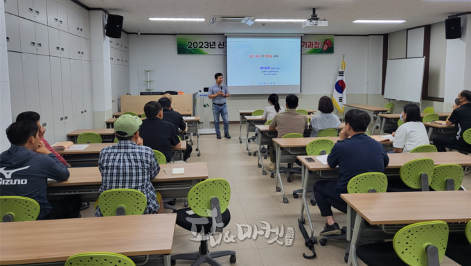 상주시농업기술센터는 오는 8월 2일까지 매주 수요일 신규농업인 22명을 대상으로 영농정착교육(딸기과정)을 실시한다. 