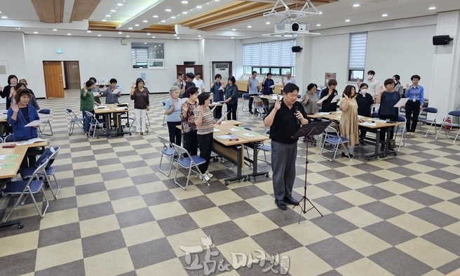강원특별자치도농업기술원은 '농업인 안전리더 양성 교육'에 앞서 농작업 안전 실천 결의를 다졌다.
