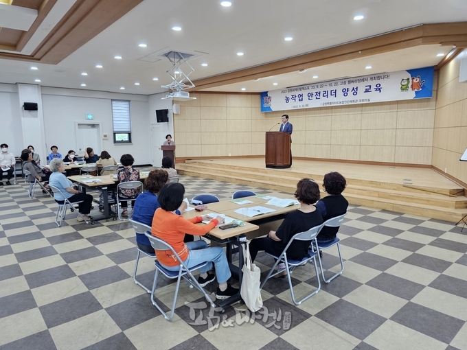 김남석 기술지원국장이 교육 참석자를 대상으로 격려사를 하고 있다. 