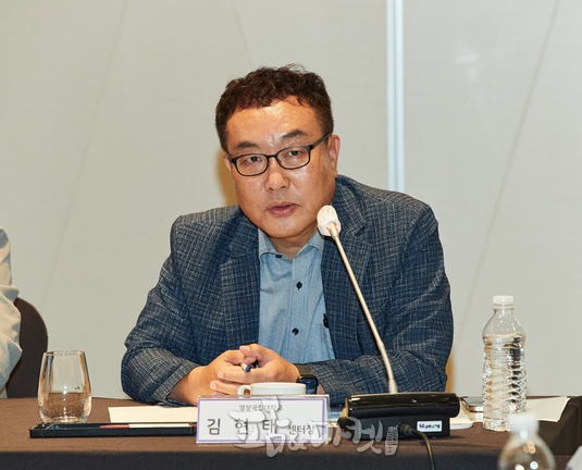 김현태 경상국립대학교 스마트팜연구센터장(교수)가 경남 진주시에 구축할 K디지털플랫폼을 활용한 스마트팜 전문 인력 양성 계획을 밝혔다. 