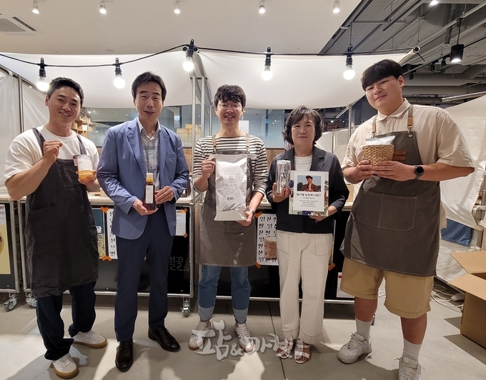 고양시4-H연합회 청년 농업인 3인이 고양 스타필드의 '무인양품'과의 협업으로 직접 생산한 농산물을 판매하는 자리를 마련했다. 