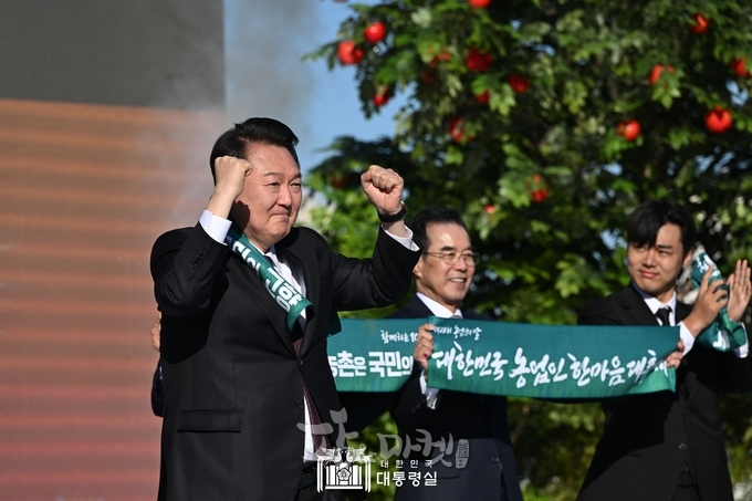 올해 빈번한 재해 등을 이겨낸 현장 농업인들의 노고를 격려했다.