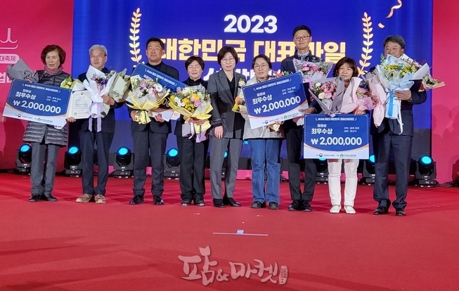 최우수상(장관상)을 수상한 사진 왼쪽부터 ‘배’부문 서용근(충북 음성군), 강보식(충남 아산시), ‘‘단감’ 박문수(전남 영암군), ‘사과’부문 장근식(충북 제천시) 농가이다.