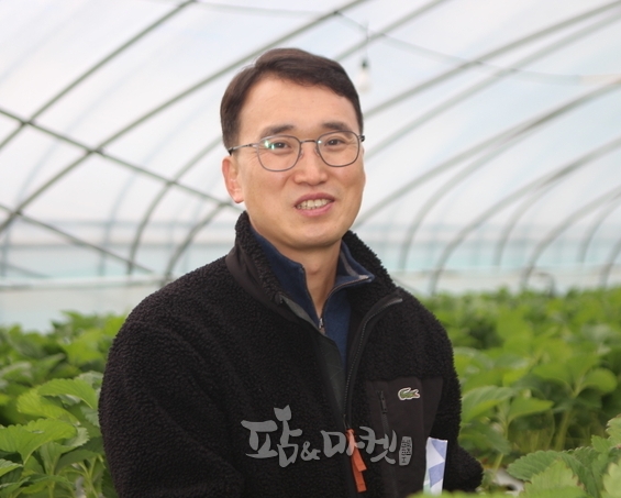 이시중 새벽딸기 대표.