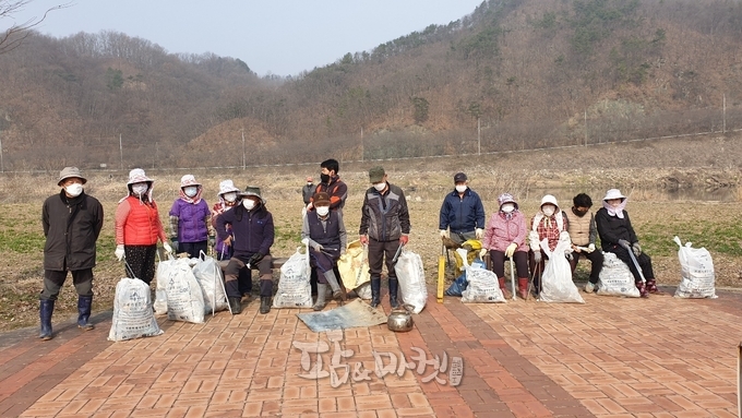 최우수상을 수상한 세종시 '서원말마을'의 공동공간 관리청소 활동.