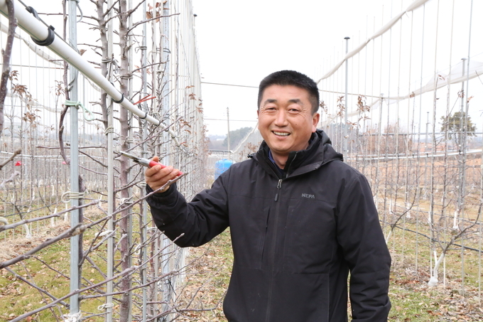충남다축사과발전연구회 사무국장인 조철희 농가