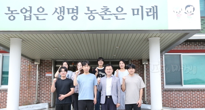 직원들과 함께.
