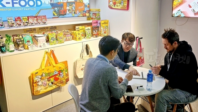 추운 러시아에 K-푸드 인기는 ‘훈풍’