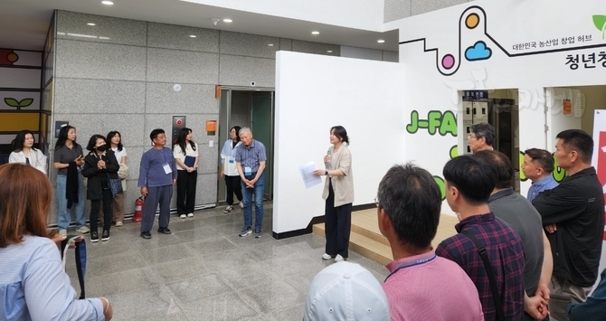 안성시농업기술센터, 녹색농업대학 교육생 벤치마킹 - 뉴스 썸네일 이미지